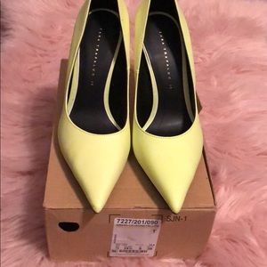 ZARA ~ NEON YELLOW 4 INCH HEELS ~ No scuff marks.